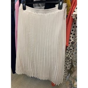 White Pleated Skirt - Listed for Mariah 💕